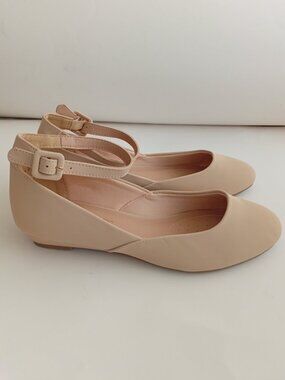 Dream Pairs Nude Ankle-Strap Round-Toe Flats – Women’s Size 9 – New Without Tags